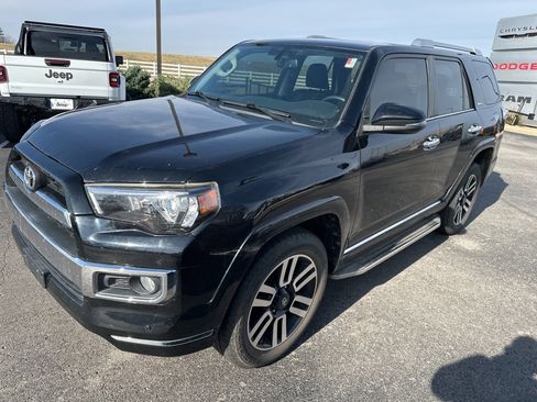 Used 2018 Toyota 4Runner SR5 image 6