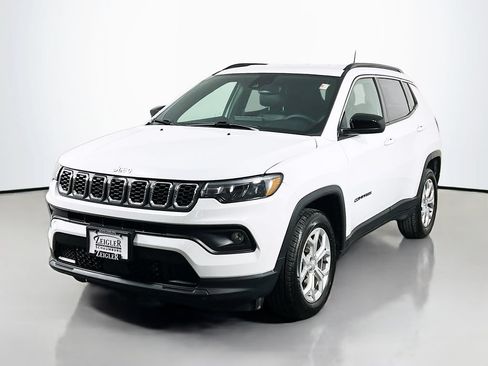Used 2024 Jeep Compass Latitude AWD/4WD image 3