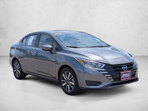 Used 2025 Nissan Versa SV FWD image 3