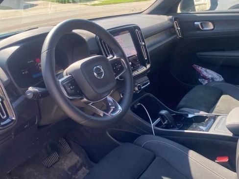 Used 2023 Volvo XC40 Recharge Plus AWD/4WD image 9