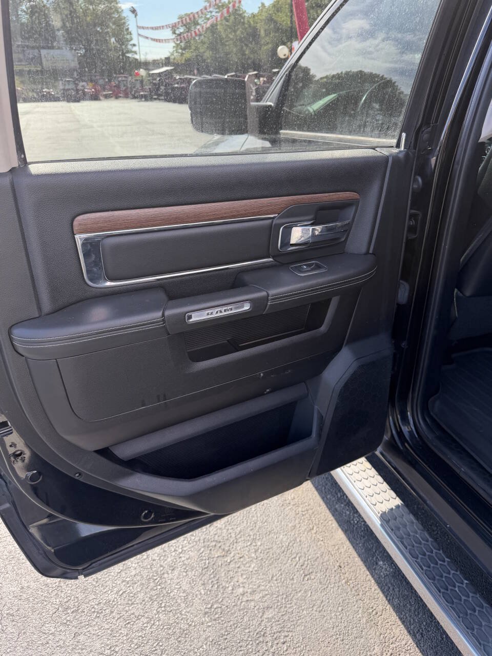 Used 2014 RAM 1500 Laramie w/ Convenience Group AWD/4WD image 17