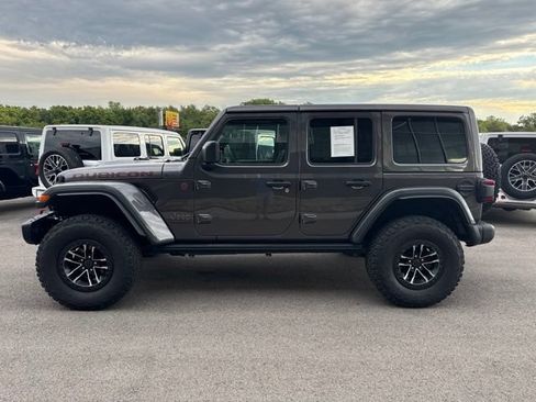 Used 2025 Jeep Wrangler Unlimited Rubicon AWD/4WD image 7