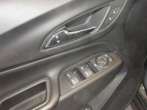 Used 2018 Chevrolet Equinox LT image 26