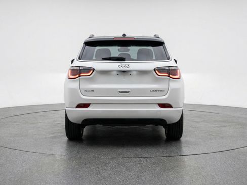 Used 2025 Jeep Compass Limited image 7