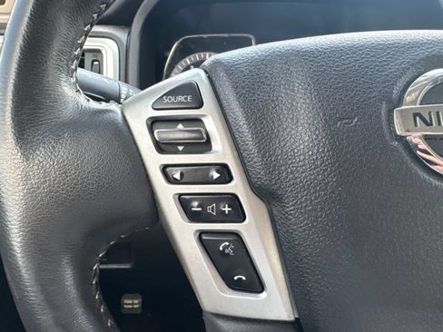 Used 2017 Nissan Titan PRO-4X w/ Pro-4x Convenience Package AWD/4WD image 12