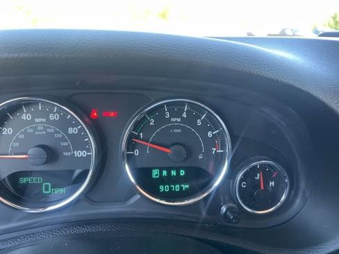Used 2015 Jeep Wrangler Unlimited Rubicon w/ Connectivity Group AWD/4WD image 30