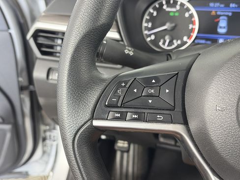 Used 2024 Nissan Altima 2.5 SV FWD image 26