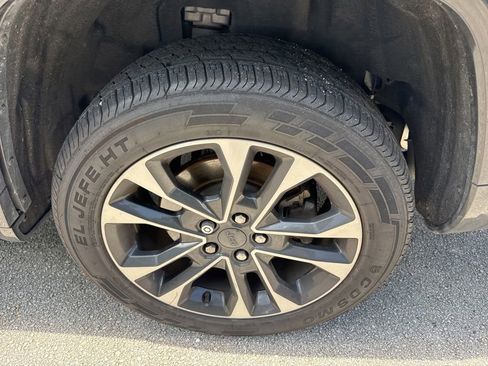 Used 2023 Jeep Grand Cherokee L Overland RWD image 6