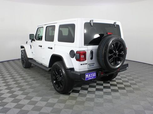 Used 2025 Jeep Wrangler Unlimited Sahara AWD/4WD image 21