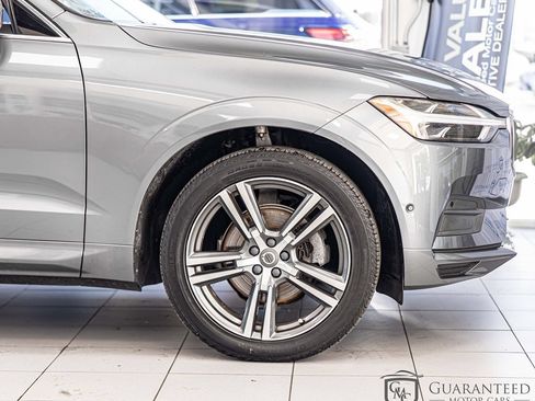 Used 2018 Volvo XC60 T5 Momentum w/ Convenience Package AWD/4WD image 11