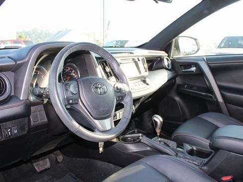 Used 2017 Toyota RAV4 SE image 12