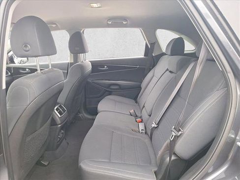 Used 2020 Kia Sorento LX image 11