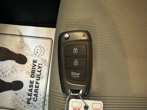 Used 2022 Hyundai Venue SEL FWD image 17