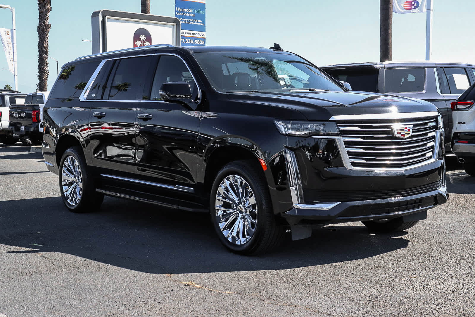 Used 2023 Cadillac Escalade ESV Premium Luxury Platinum AWD/4WD image 3