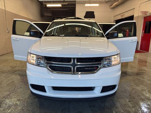 Used 2017 Dodge Journey SE image 8