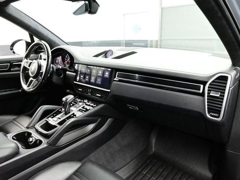 Certified 2021 Porsche Cayenne GTS w/ Premium Package Plus AWD/4WD image 19