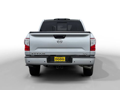 Used 2021 Nissan Titan SV w/ SV Convenience Package image 4