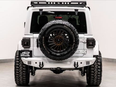 Used 2023 Jeep Wrangler Unlimited Sahara w/ Cold Weather Group AWD/4WD image 10