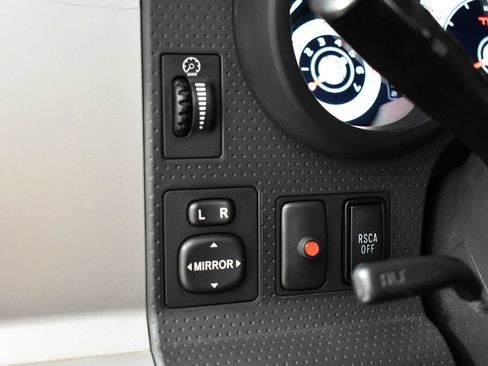 Used 2012 Toyota FJ Cruiser 4WD w/ Convenience Pkg image 11