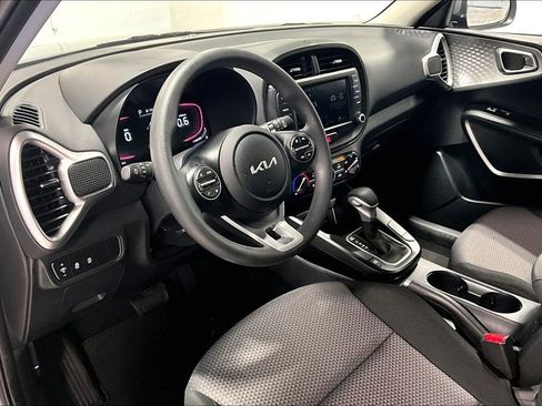 Used 2025 Kia Soul LX w/ LX Technology Package image 16
