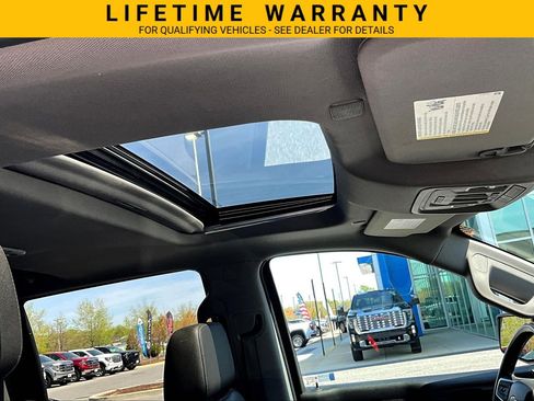 Used 2022 Chevrolet Silverado 1500 LTZ w/ LTZ Premium Package AWD/4WD image 18