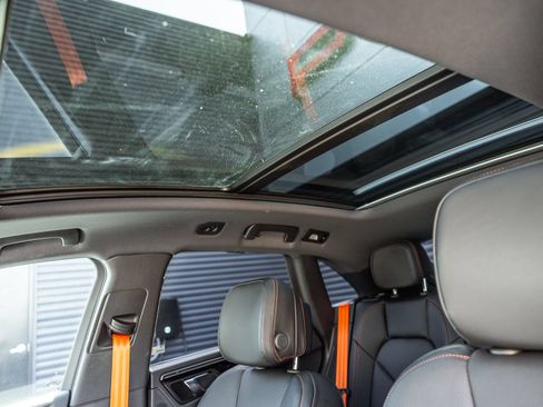 Certified 2026 Porsche Macan AWD/4WD image 15