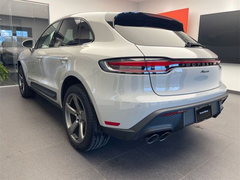 Used 2025 Porsche Macan image 3