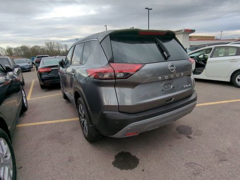 Used 2023 Nissan Rogue SV image 4