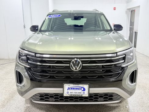Used 2025 Volkswagen Atlas Peak Edition SE image 2