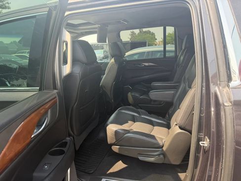 Used 2017 Cadillac Escalade ESV Premium Luxury AWD/4WD image 9