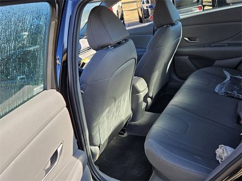 Used 2025 Hyundai Elantra Blue image 7