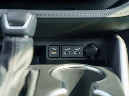 Used 2023 Toyota Highlander XLE FWD image 33