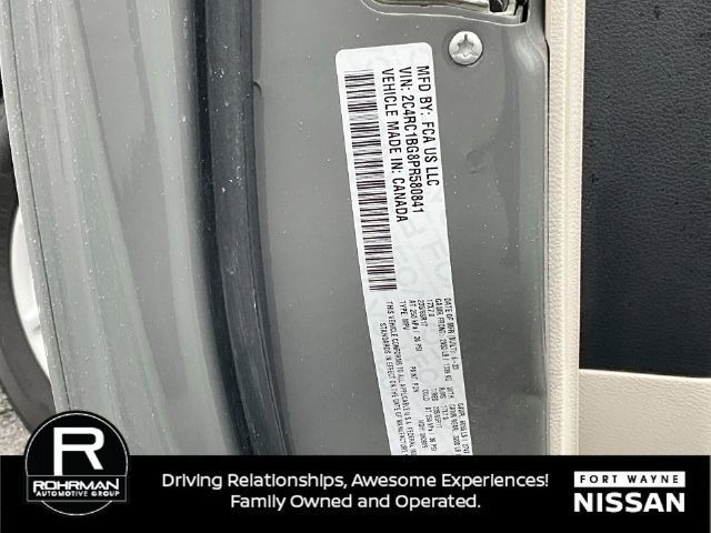 Used 2023 Chrysler Pacifica Touring-L FWD image 38