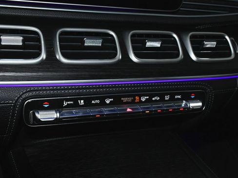 Used 2024 Mercedes-Benz GLE 450 4MATIC image 35