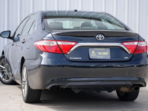 Used 2017 Toyota Camry SE image 5