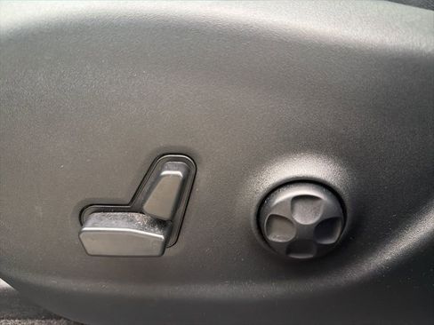 Used 2019 Jeep Cherokee Trailhawk image 18