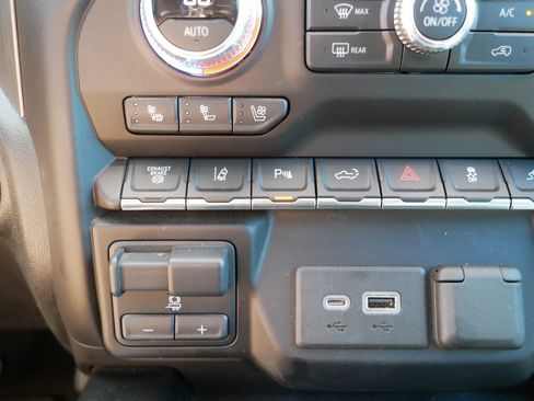 Used 2021 GMC Sierra 2500 Denali w/ Denali Ultimate Package AWD/4WD image 31