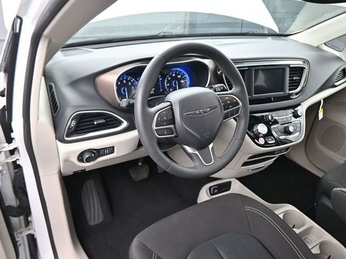 Used 2023 Chrysler Voyager LX FWD image 19