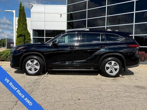 Used 2022 Toyota Highlander LE AWD/4WD image 6