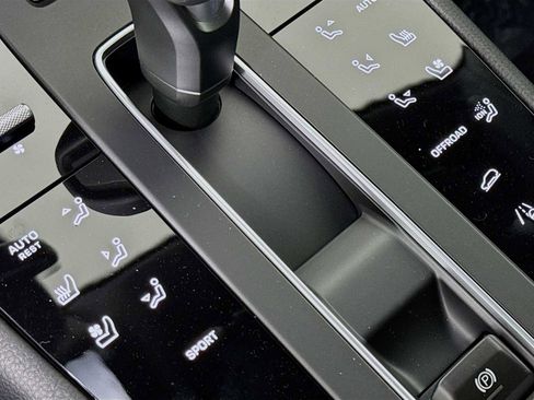 New 2026 Porsche Macan image 22