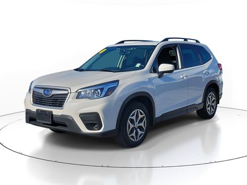 Used 2020 Subaru Forester Premium image 3