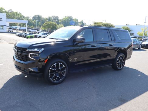 Used 2024 Chevrolet Suburban RST w/ Luxury Package AWD/4WD image 16