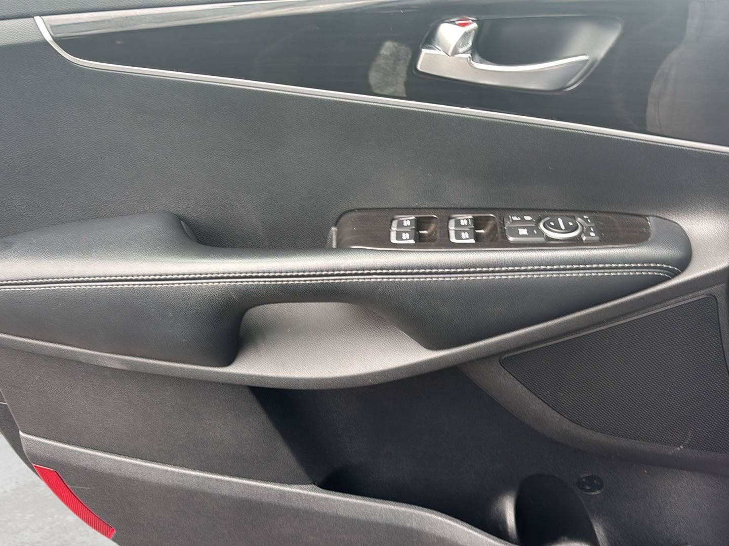 Used 2019 Kia Sorento AWD image 4