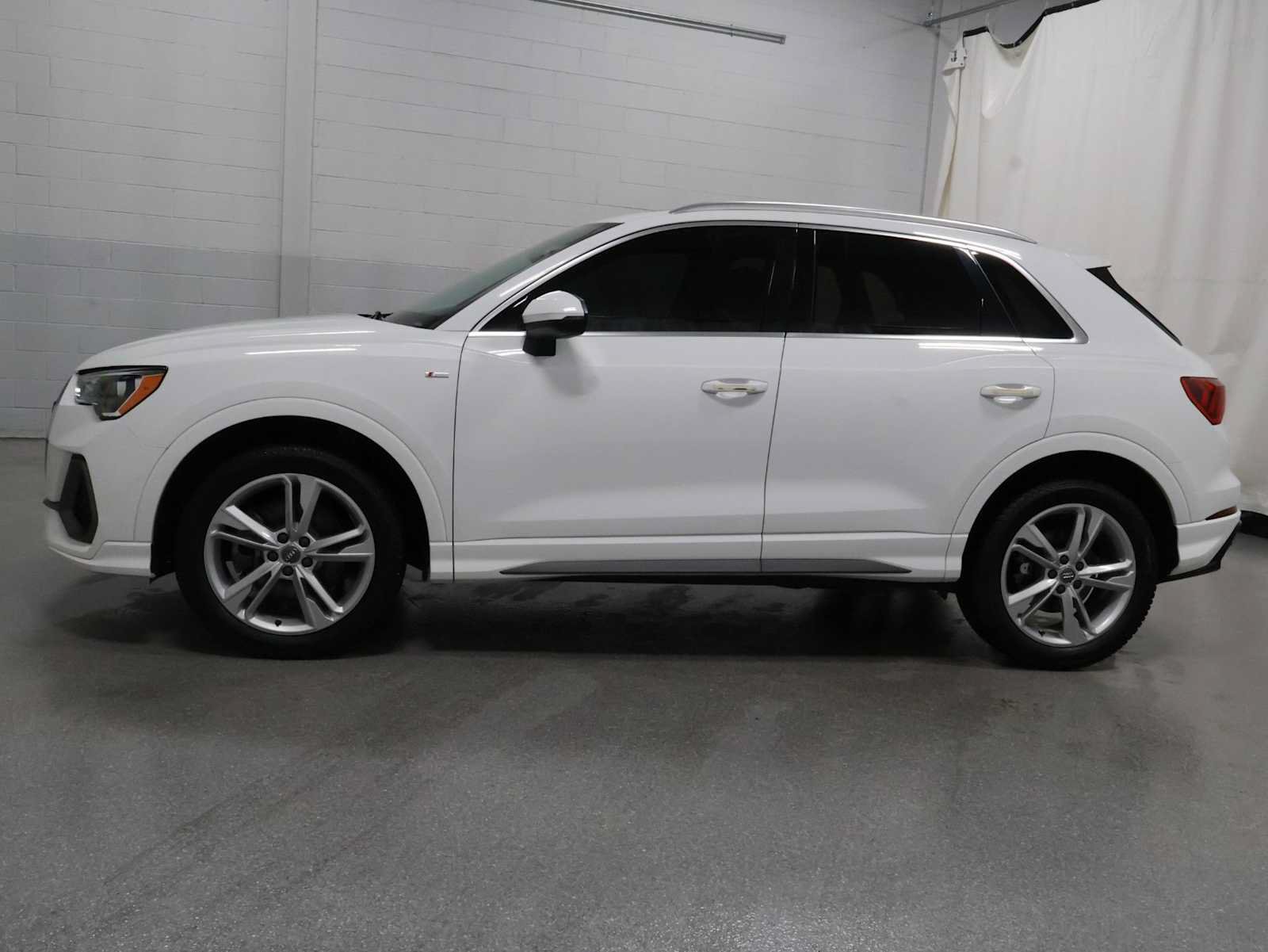 Used 2021 Audi Q3 2.0T Premium AWD/4WD image 2
