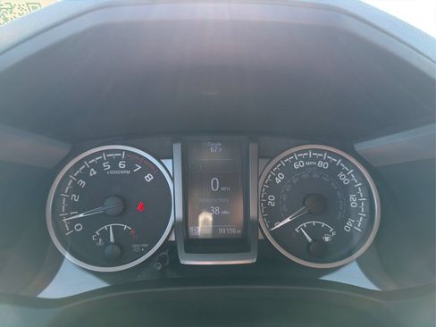 Used 2020 Toyota Tacoma SR5 AWD/4WD image 13
