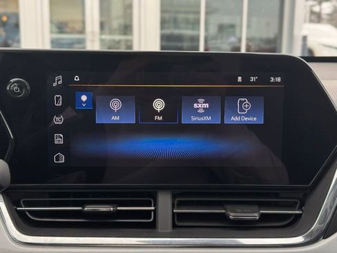 Used 2025 Chevrolet Trax LT w/ LT Convenience Package image 32