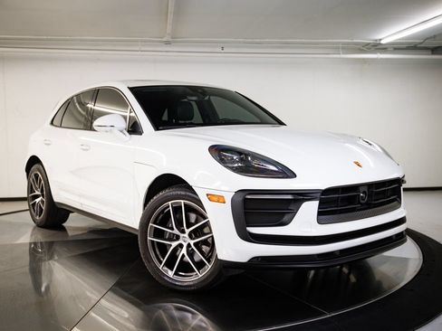 Certified 2023 Porsche Macan AWD/4WD image 9