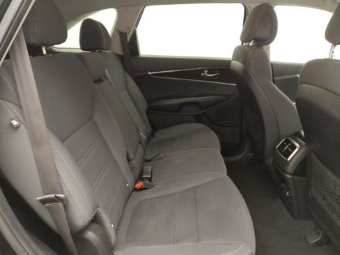 Used 2016 Kia Sorento FWD image 19