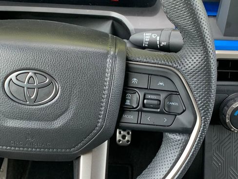 Used 2025 Toyota Tacoma TRD Sport AWD/4WD image 14