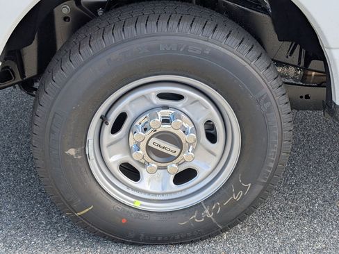 New 2026 Ford F250 XL w/ XL Chrome Package image 13